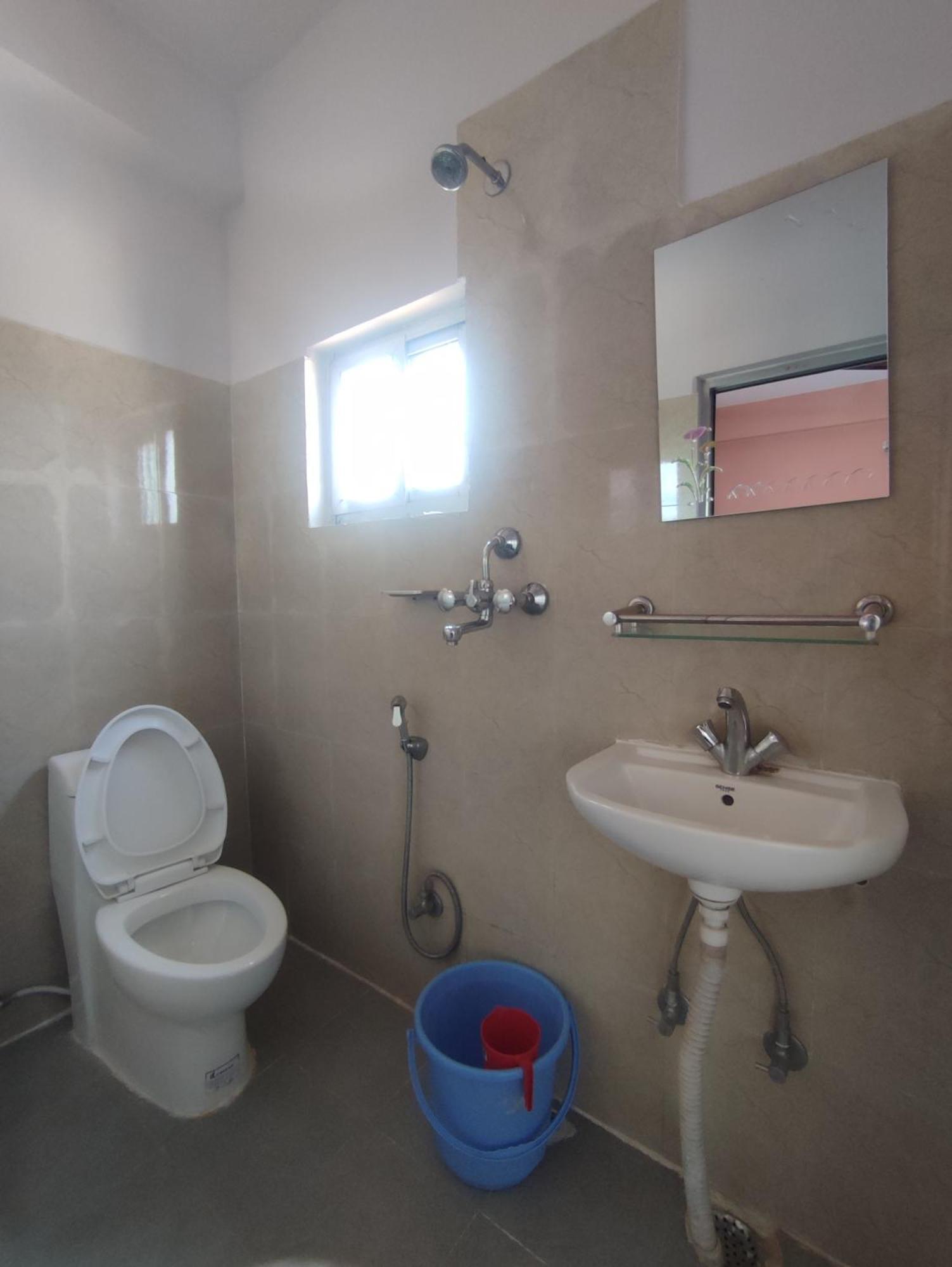 Krishna Inn Pokhara Ngoại thất bức ảnh