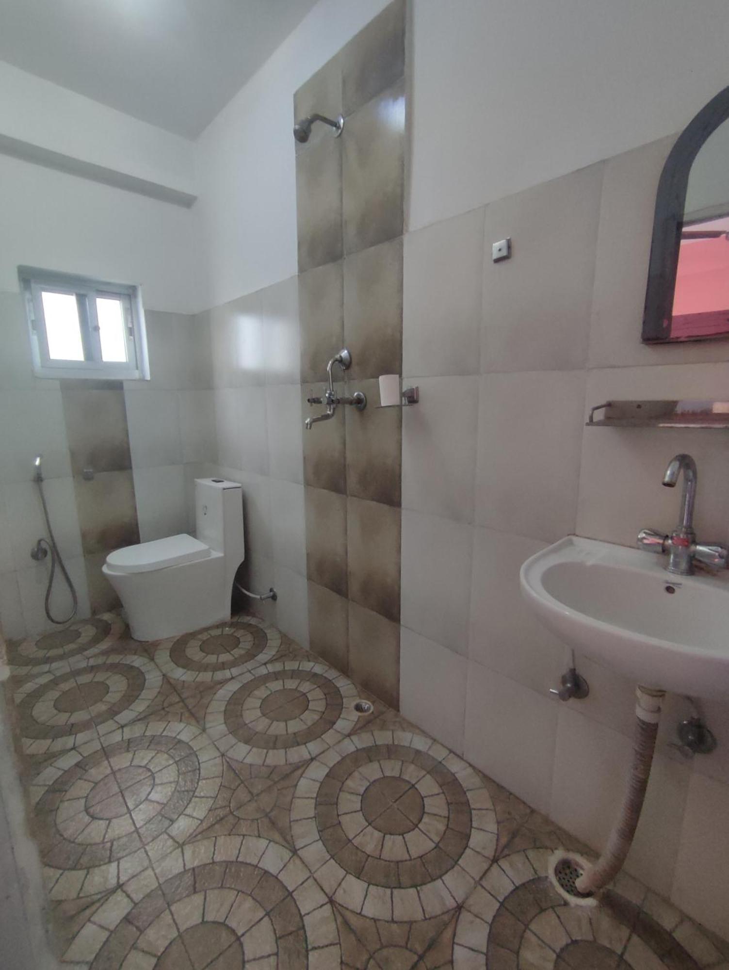 Krishna Inn Pokhara Ngoại thất bức ảnh