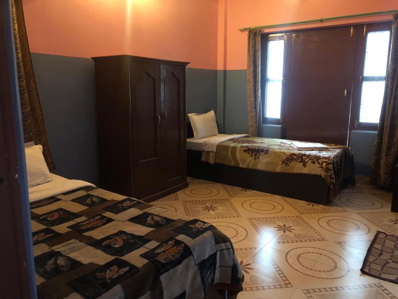 Krishna Inn Pokhara Ngoại thất bức ảnh