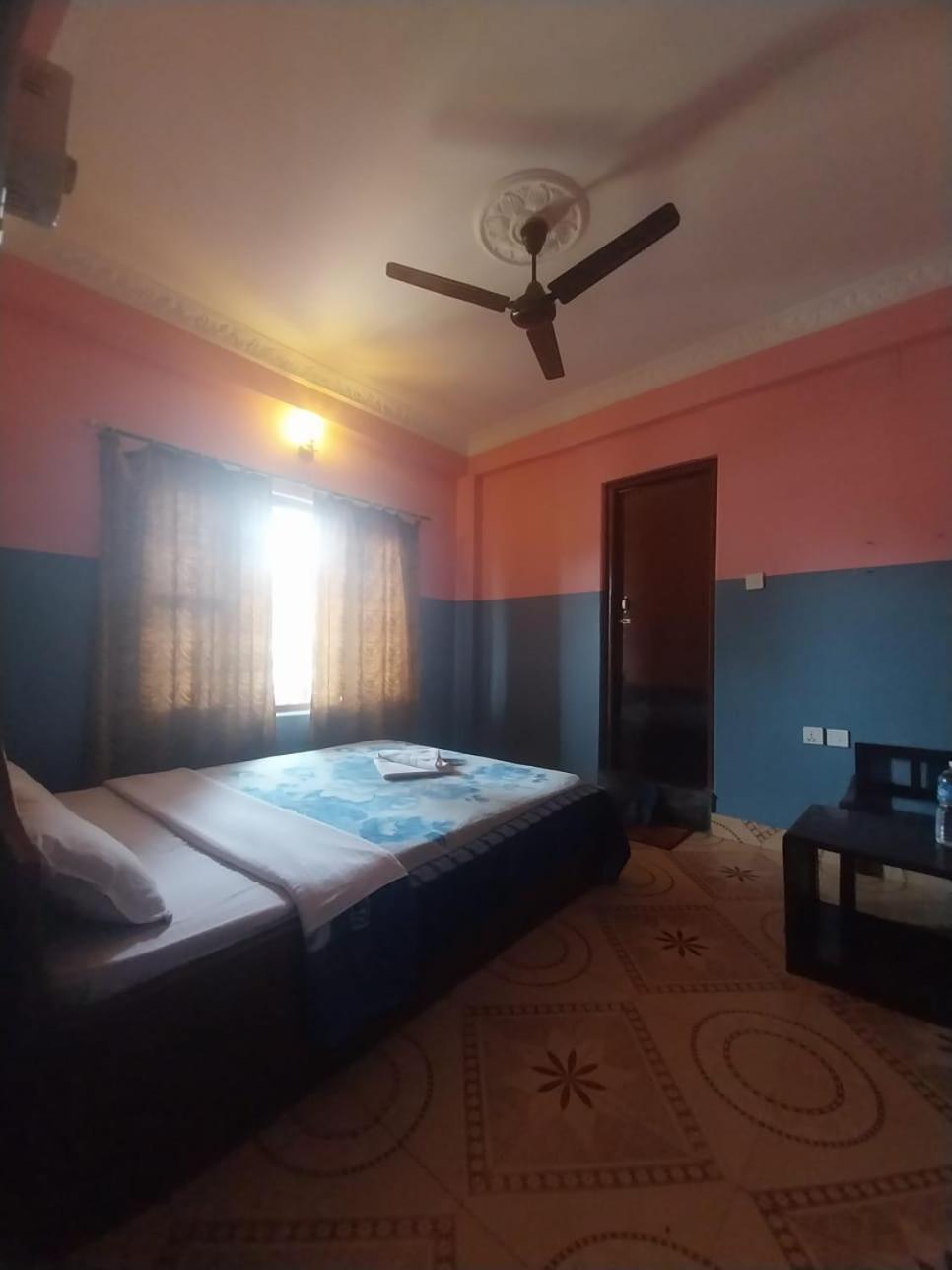 Krishna Inn Pokhara Ngoại thất bức ảnh